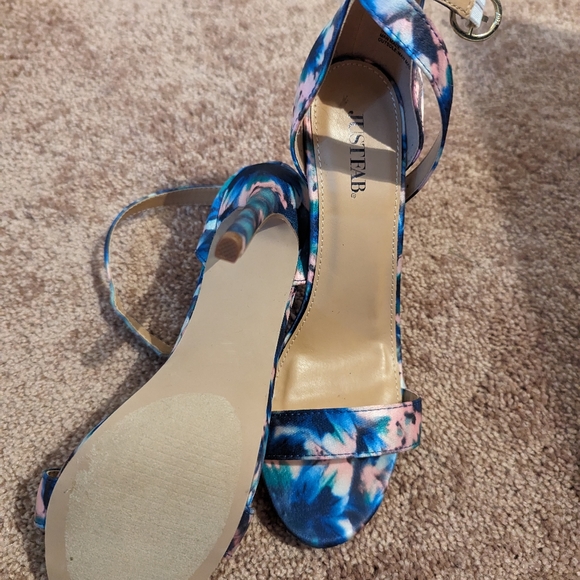 Heels - Picture 2 of 3